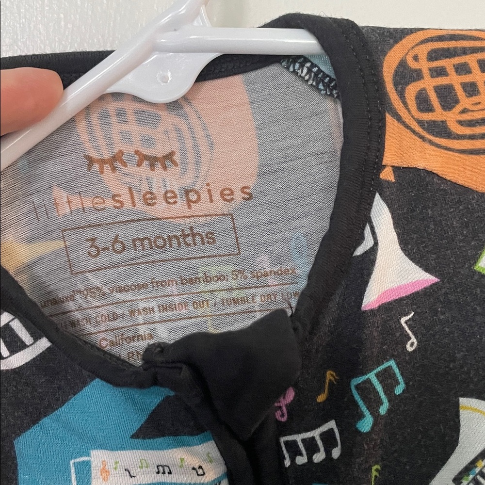 Little Sleepies 3-6 month zippy
Keys and Chords pattern - Picture 2 of 3